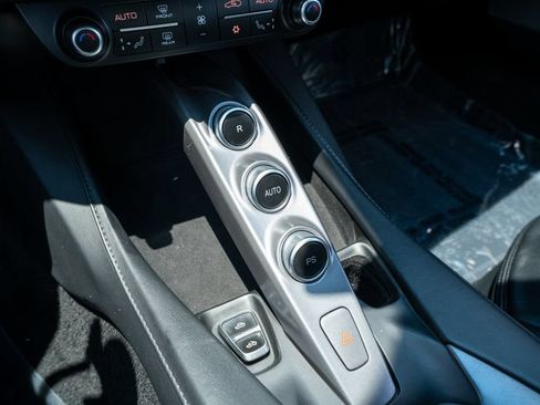 Used 2019 Ferrari Portofino RWD image 42