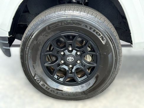 Used 2021 Toyota Tacoma SR5 RWD image 13