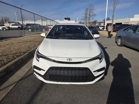 Used 2025 Toyota Corolla SE image 2