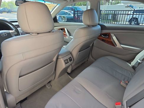 Used 2011 Toyota Camry XLE w/ SE/XLE Extra-Value Pkg FWD image 10