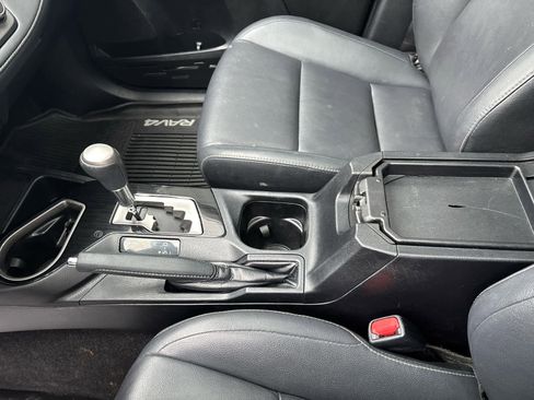 Used 2018 Toyota RAV4 Limited image 39