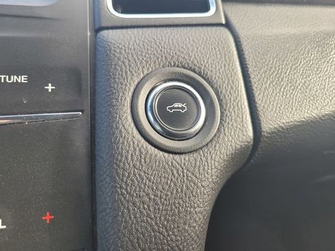 Used 2016 Ford Taurus Limited image 24