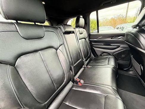 Used 2025 Jeep Grand Cherokee Limited image 26
