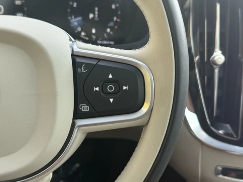 Used 2022 Volvo S60 B5 Momentum image 12