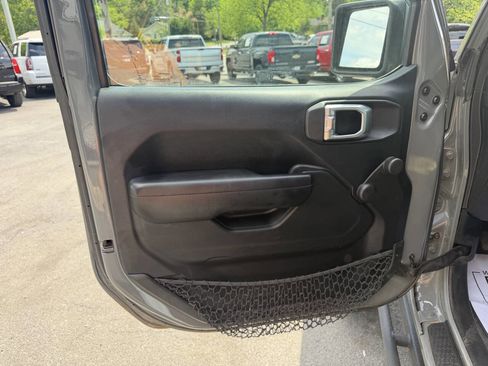 Used 2018 Jeep Wrangler Unlimited Sport AWD/4WD image 10
