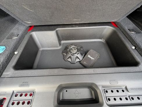 Used 2018 Jeep Wrangler Unlimited Rubicon image 40