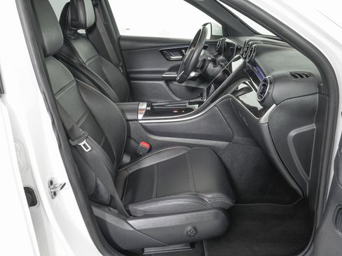 Used 2025 Mercedes-Benz GLC 300 GLC 300 image 9