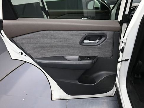 Used 2023 Nissan Rogue SV image 26