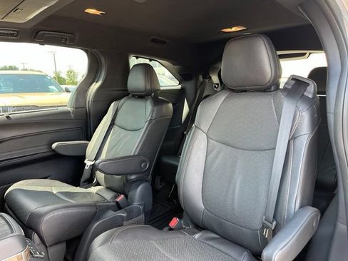 Used 2025 Toyota Sienna Platinum AWD/4WD image 37