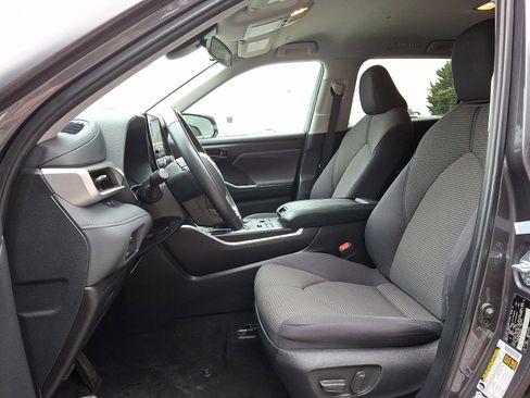 Used 2024 Toyota Highlander LE image 14