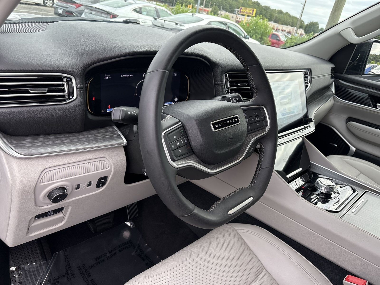 Used 2024 Jeep Wagoneer L Series II w/ Flexible Seating Group AWD/4WD image 14