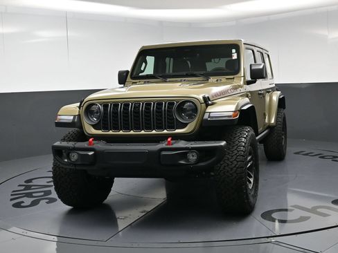Used 2025 Jeep Wrangler Unlimited Rubicon AWD/4WD image 11
