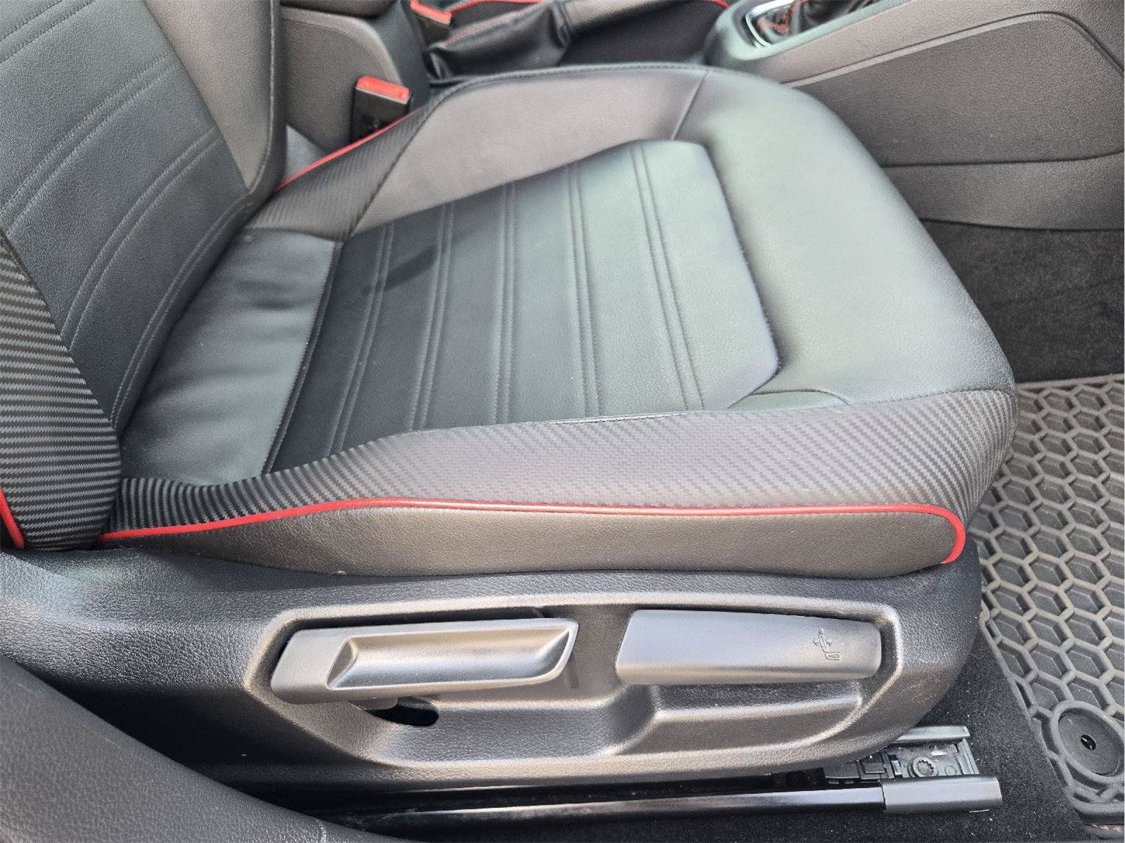 Used 2015 Volkswagen Jetta GLI SE FWD image 23