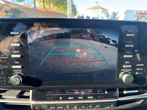 Used 2022 Toyota Sienna XLE w/ XLE Plus Package image 21