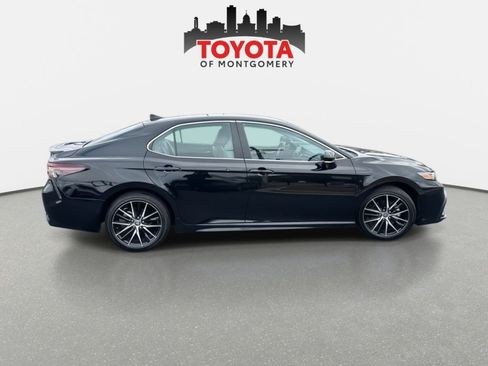 Used 2024 Toyota Camry SE image 8