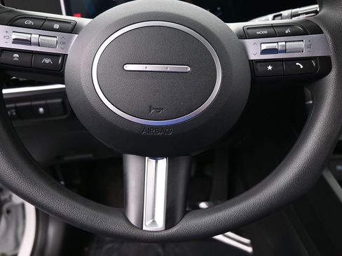 Used 2025 Hyundai Tucson SE image 31