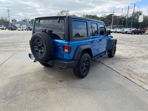 Used 2025 Jeep Wrangler Sport image 4
