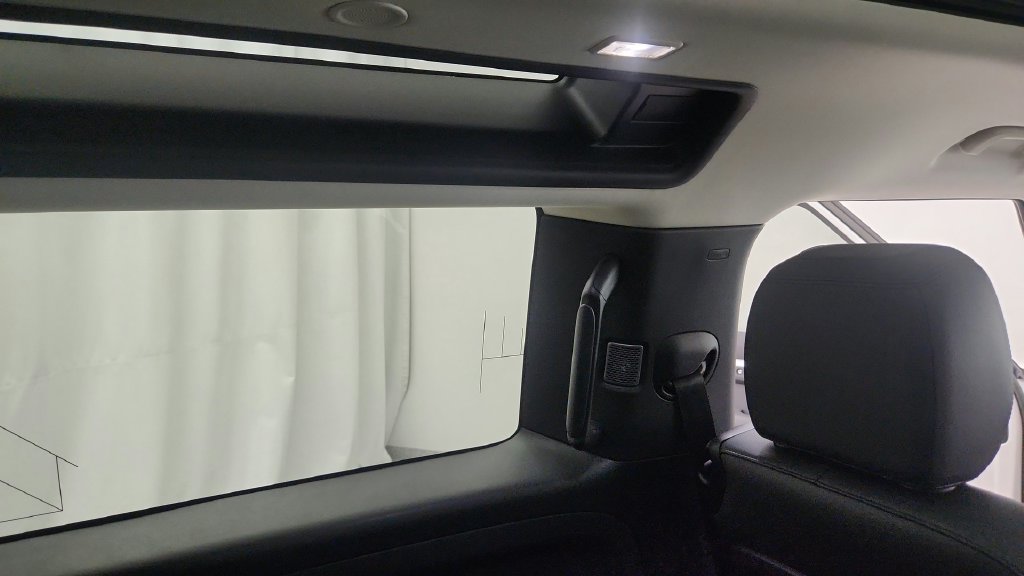 Used 2023 Land Rover Defender 90 S AWD/4WD image 32