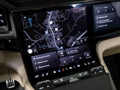New 2026 Porsche Cayenne Turbo Electric AWD/4WD image 15
