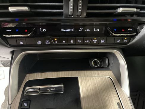 Used 2024 MAZDA CX-90 Plug-In Hybrid w/ Premium Pkg AWD/4WD image 21
