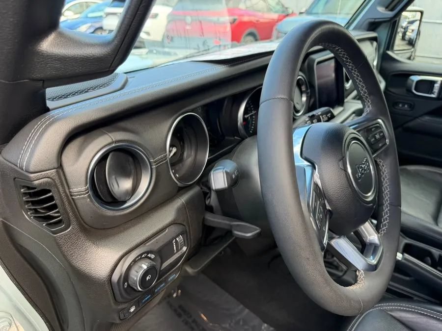 Used 2023 Jeep Wrangler Unlimited Sahara AWD/4WD image 11