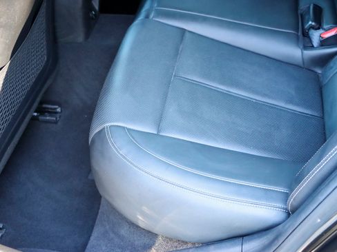 Used 2019 Genesis G70 2.0T Advanced image 17