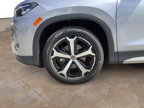 New 2025 Volkswagen Tiguan SE image 10