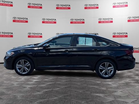 Used 2024 Volkswagen Jetta SE FWD image 8