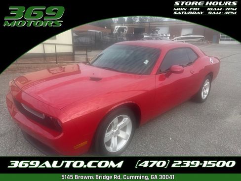 Used 2012 Dodge Challenger SXT image 1