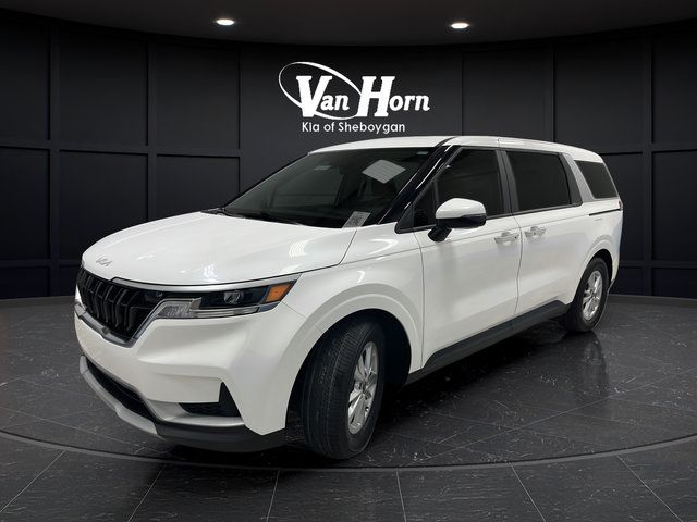 Used 2024 Kia Carnival LX FWD image 3