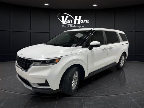 Used 2024 Kia Carnival LX FWD image 3