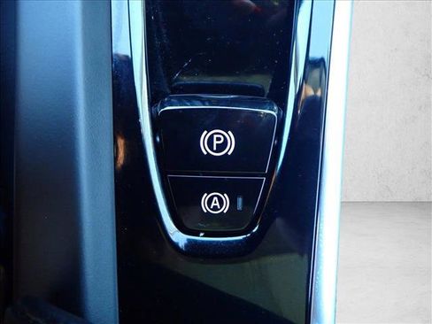 Used 2022 Volvo XC60 B5 Momentum image 24