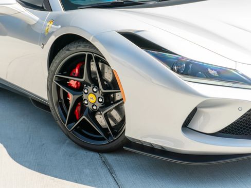 Used 2022 Ferrari F8 Tributo RWD image 33