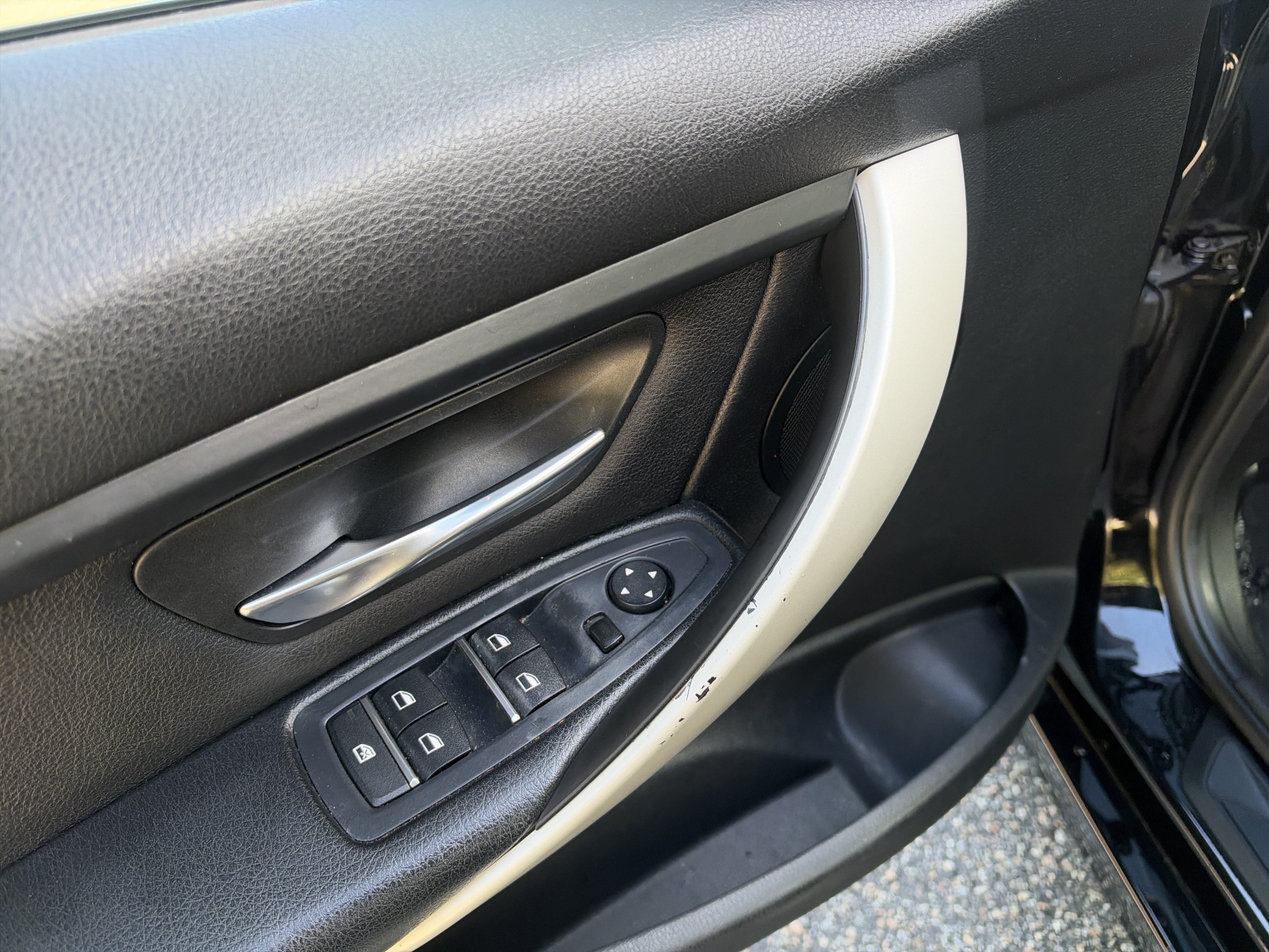 Used 2017 BMW 320i Sedan RWD image 15