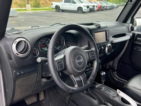Used 2015 Jeep Wrangler Unlimited Rubicon w/ Dual Top Group AWD/4WD image 26