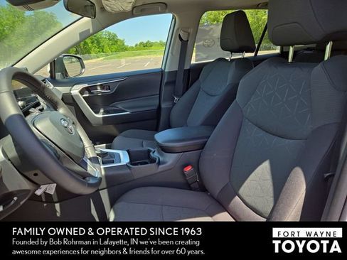 Used 2024 Toyota RAV4 XLE AWD/4WD image 4