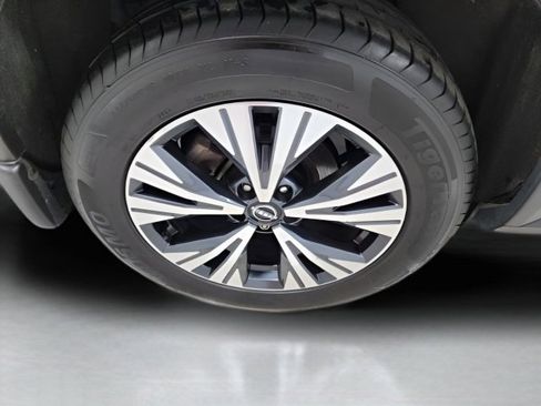 Used 2022 Nissan Rogue SV image 13