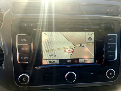 Used 2014 Volkswagen Tiguan SEL image 19