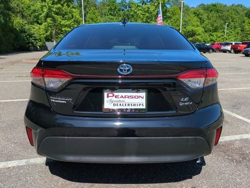 Used 2025 Toyota Corolla LE FWD image 5