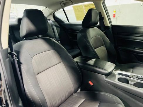 Used 2025 Nissan Altima 2.5 S FWD image 32