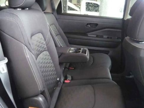 Used 2024 Nissan Pathfinder SV image 4