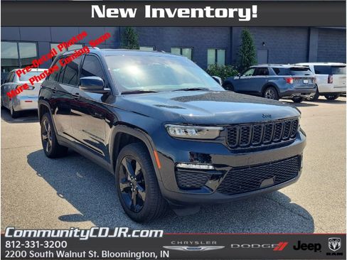 Used 2023 Jeep Grand Cherokee Limited w/ Black Appearance Package AWD/4WD image 1