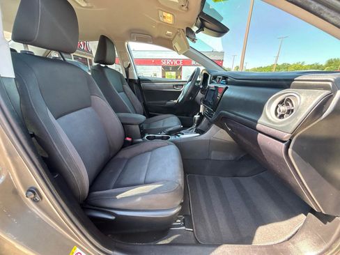 Used 2019 Toyota Corolla LE image 10
