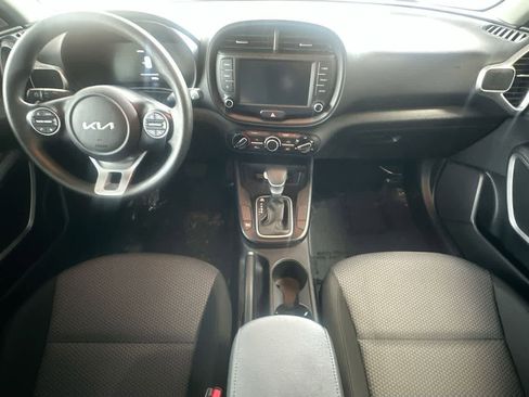 Used 2025 Kia Soul LX w/ LX Technology Package FWD image 24