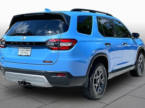 Used 2024 Honda Pilot TrailSport image 13