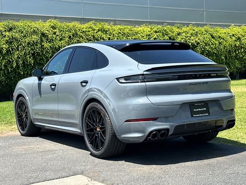 New 2026 Porsche Cayenne GTS AWD/4WD image 3