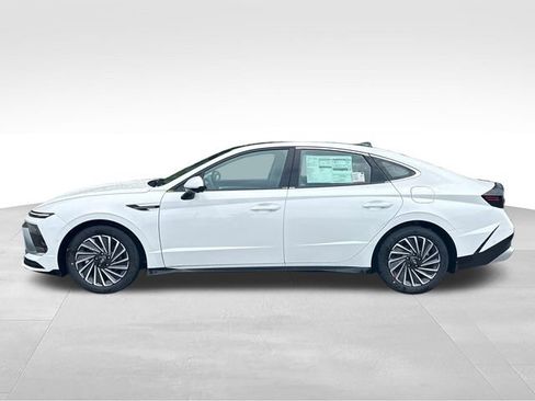 New 2026 Hyundai Sonata Limited FWD image 2