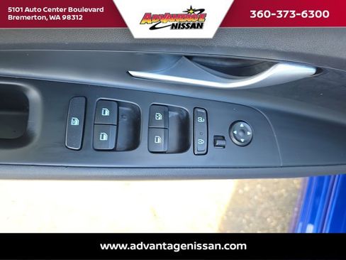 Used 2022 Hyundai Elantra Limited w/ Preferred Accessory Package FWD image 12
