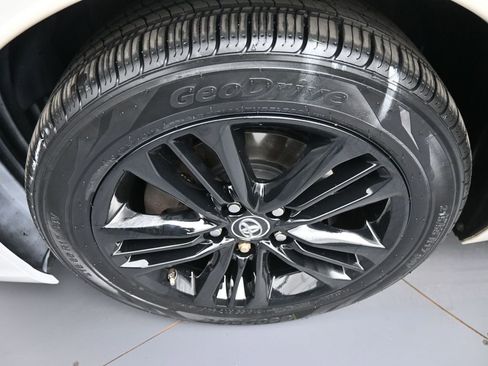 Used 2015 Toyota Camry SE image 14