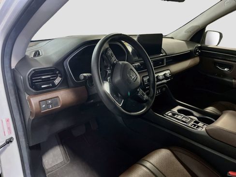 Used 2025 Honda Pilot Elite image 9